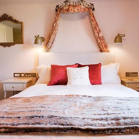 The Bower Inn Bridgwater Exteriör bild A bedroom at the hotel