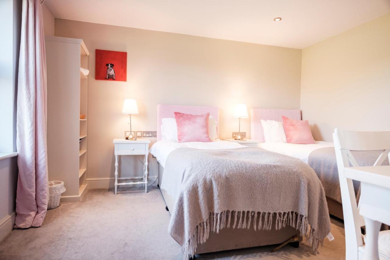 The Bower Inn Bridgwater Exteriör bild A bedroom at The Old Vicarage