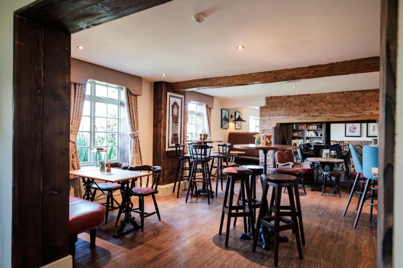 The Bower Inn Bridgwater Exteriör bild The interior of the pub