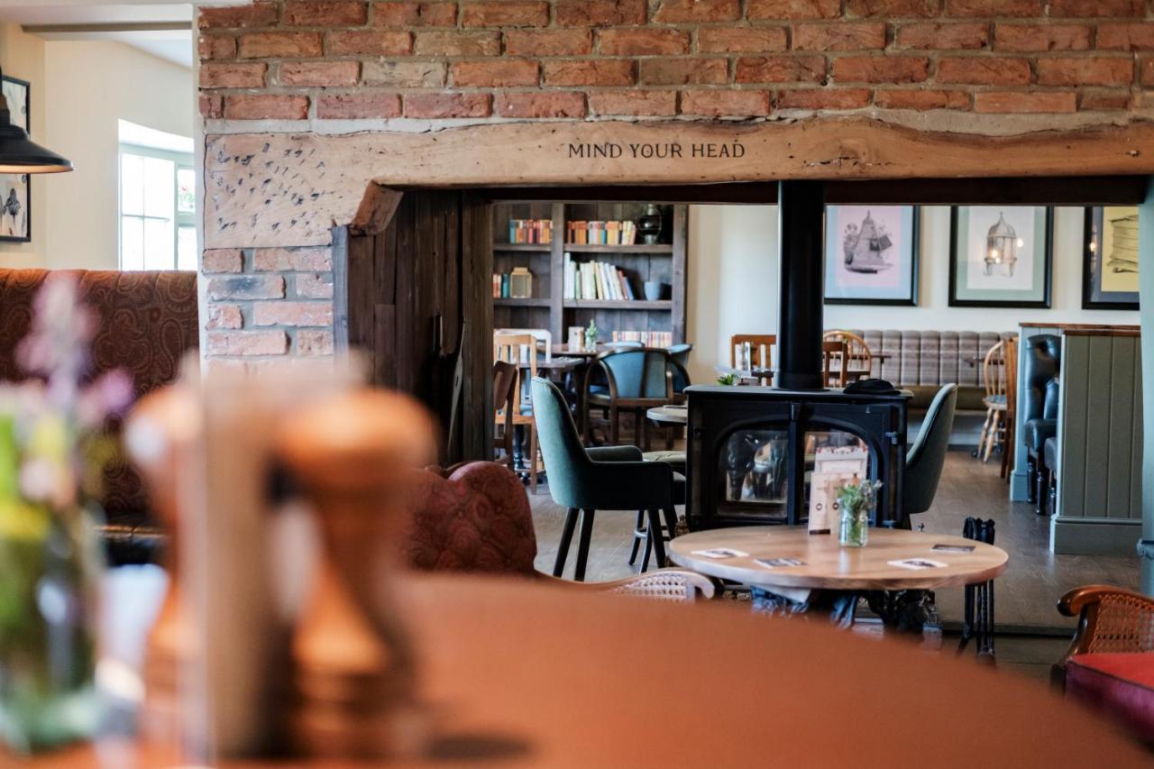 The Bower Inn Bridgwater Exteriör bild The interior of the restaurant