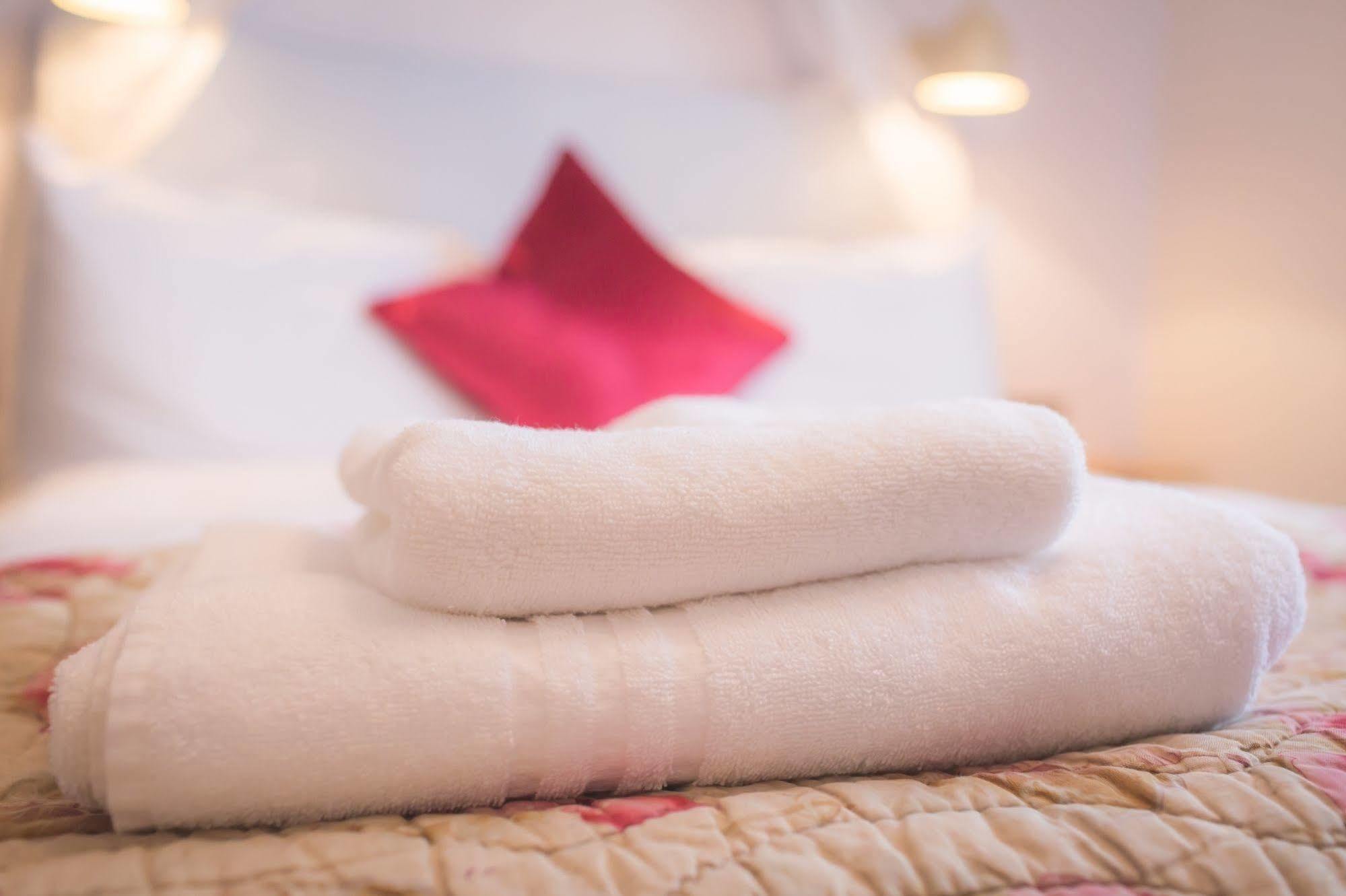 The Bower Inn Bridgwater Exteriör bild Towels